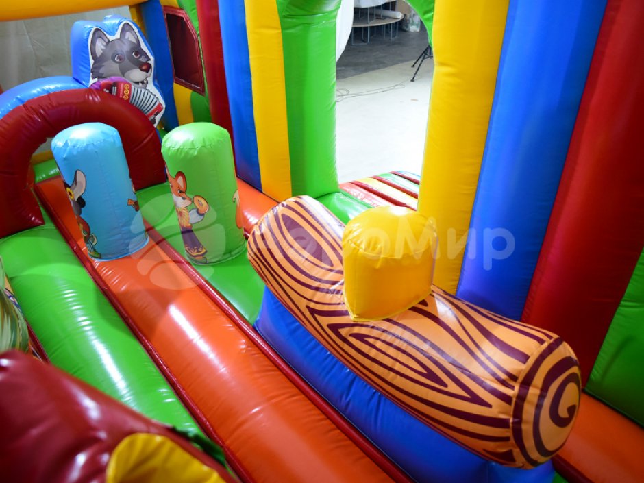 Надувной батут Теремок — небольшой коммерческий аттракцион на 27 м²