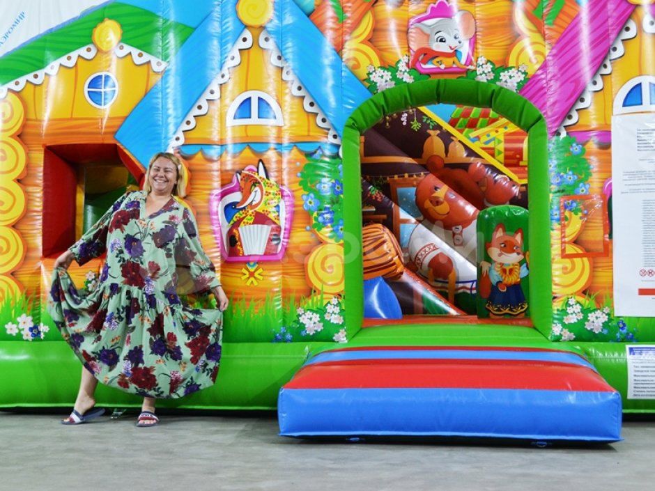 Надувной батут Теремок — небольшой коммерческий аттракцион на 27 м²