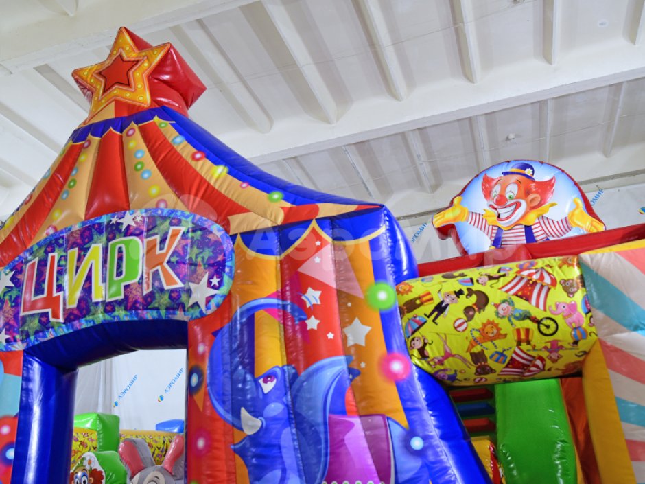 Надувной батут Цирк с горками и батутной ареной на 56 м²