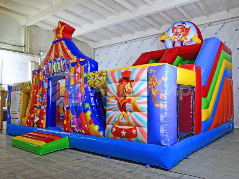 Надувной батут Цирк с горками и батутной ареной на 56 м²