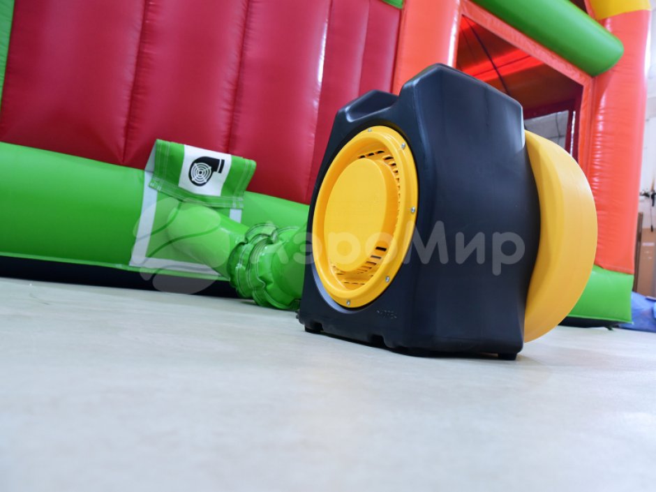Надувной батут вечеринка — коммерческий надувной батут с крышей на ~25 м²