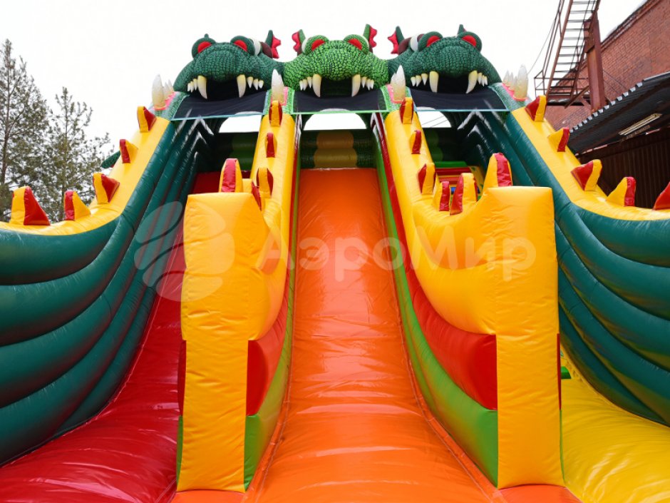 Надувной батут Большой Змей Горыныч — большой авторский батут-горка на 66 м²