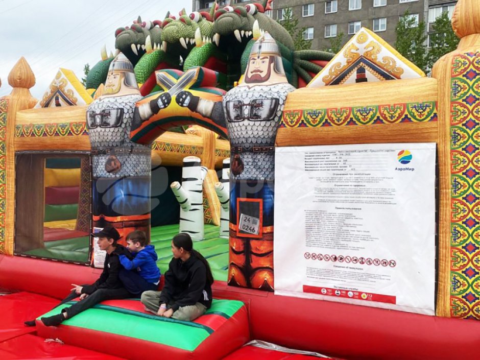 Большой надувной батутный комплекс Змей Горыныч