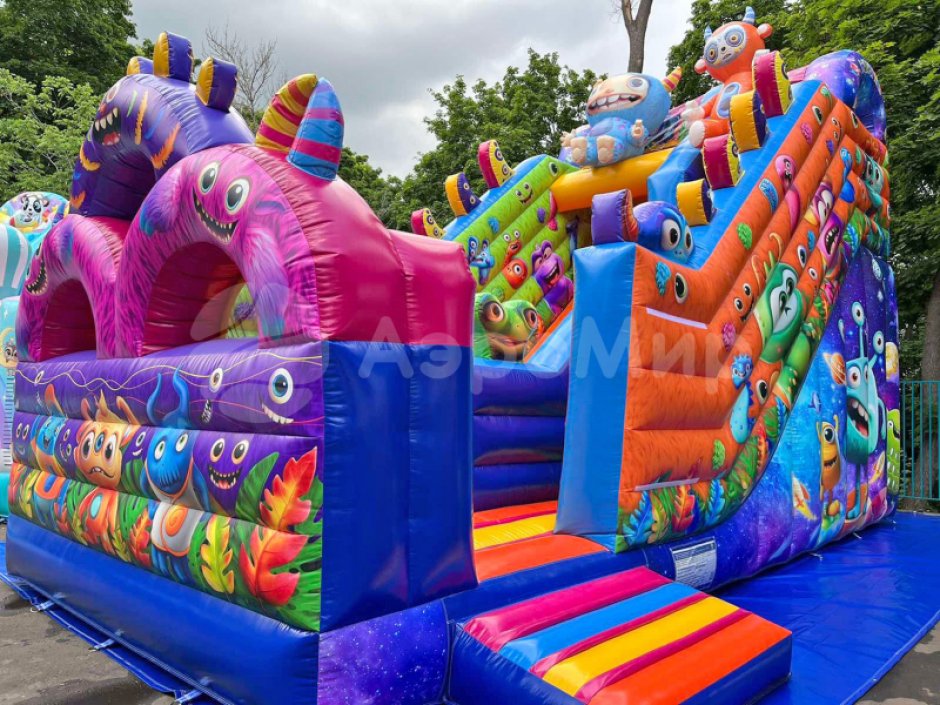 Большой надувной батут горка Монстрики — батут для бизнеса с горкой ↑3,5 м. на 39 м²