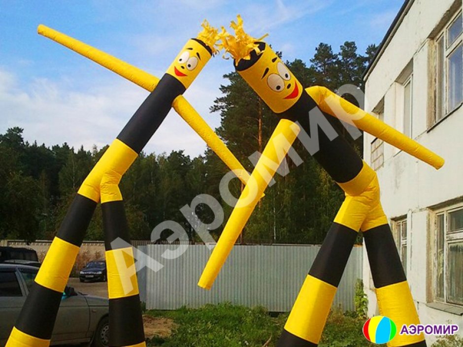 Фигура аэромена на двух ногах с логотипом