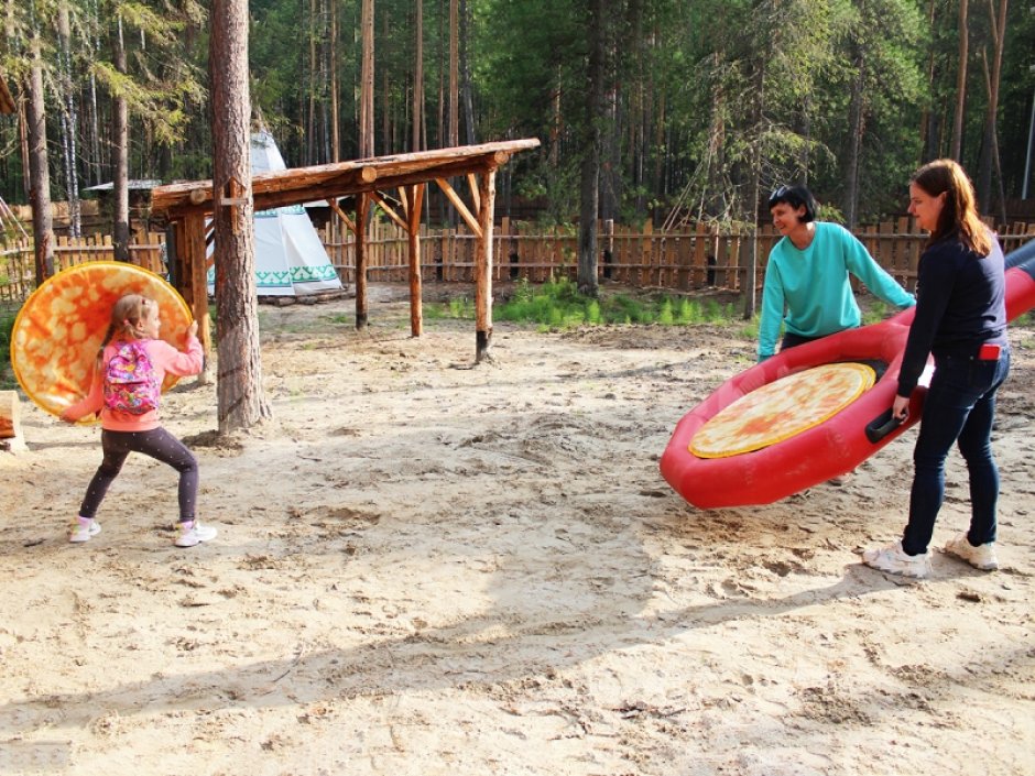 Командная забава — лови сковородкой