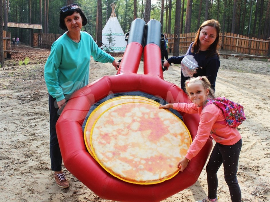 Командная забава — лови сковородкой