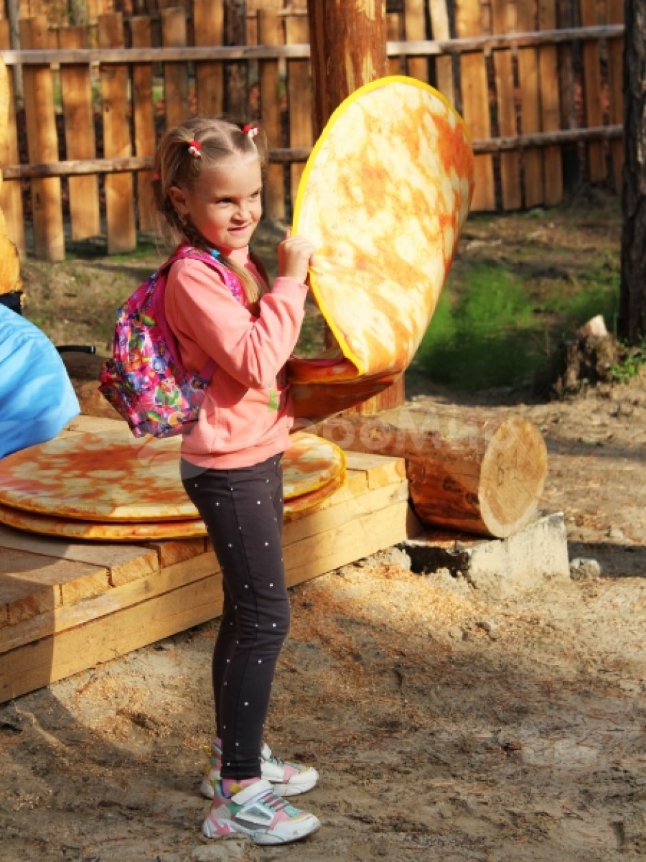 Поймай Блины — народные забавы