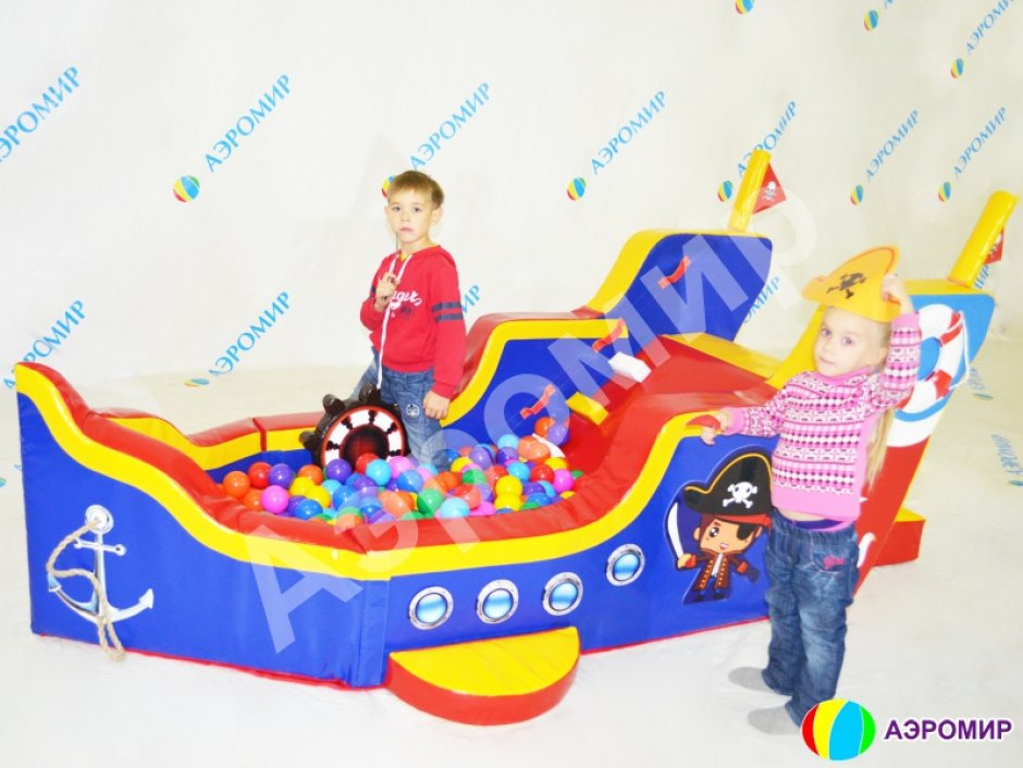 Сухой бассейн «Кораблик» с горкой