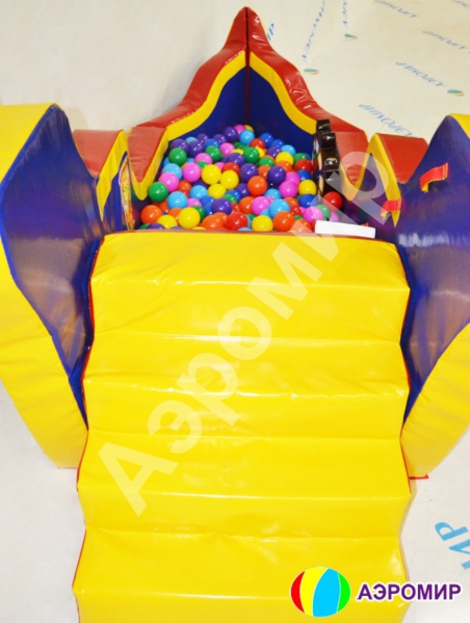 Сухой бассейн «Кораблик» с горкой