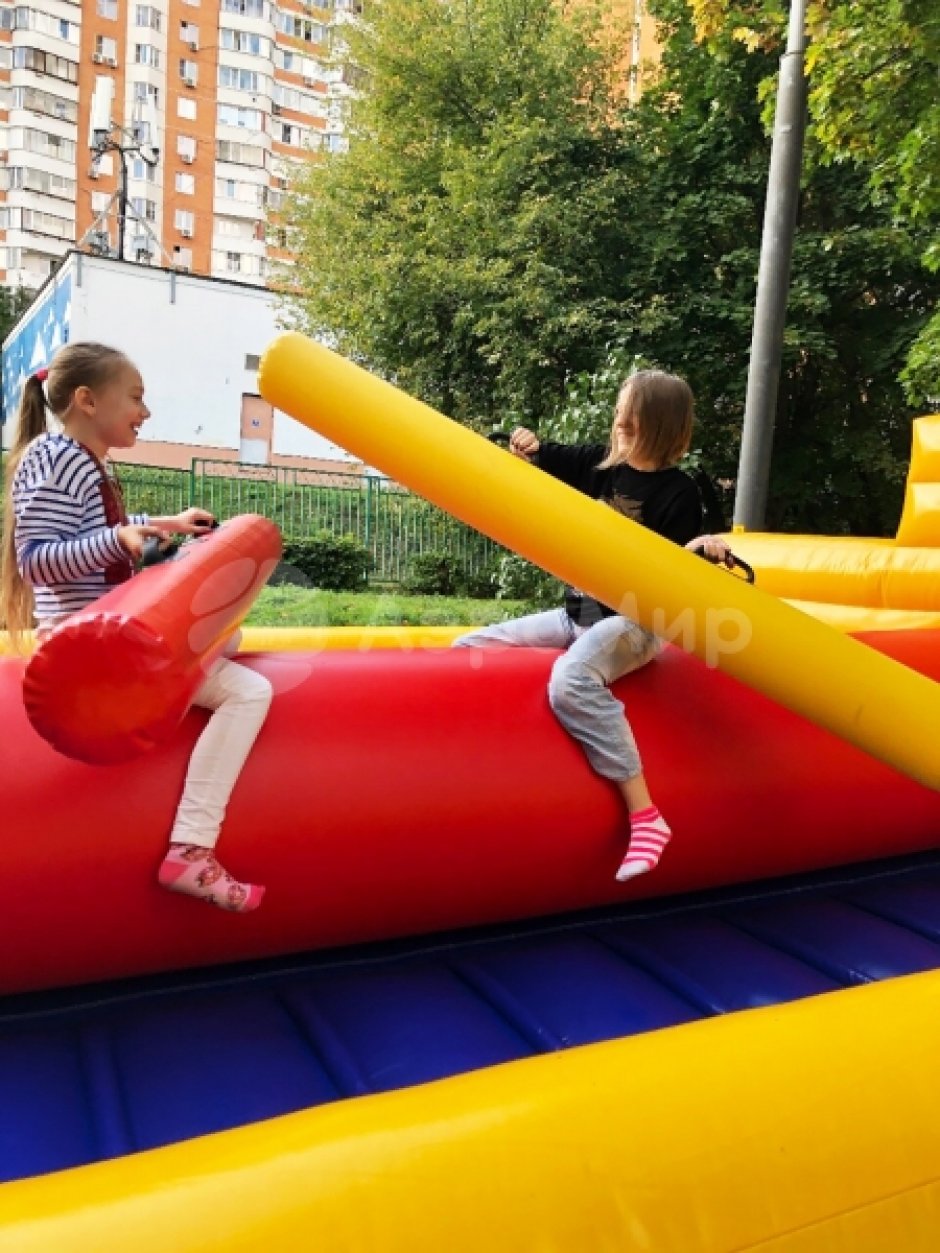 Бой на бревне — командный аттракцион на два участника