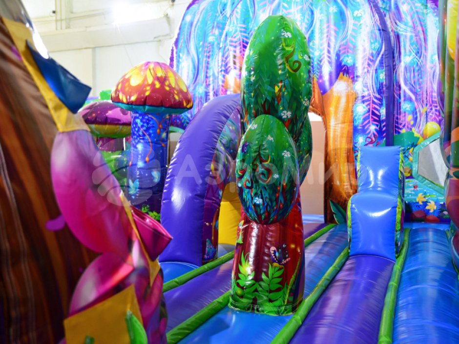 Большая фантазия — надувной батут площадью 110 м²