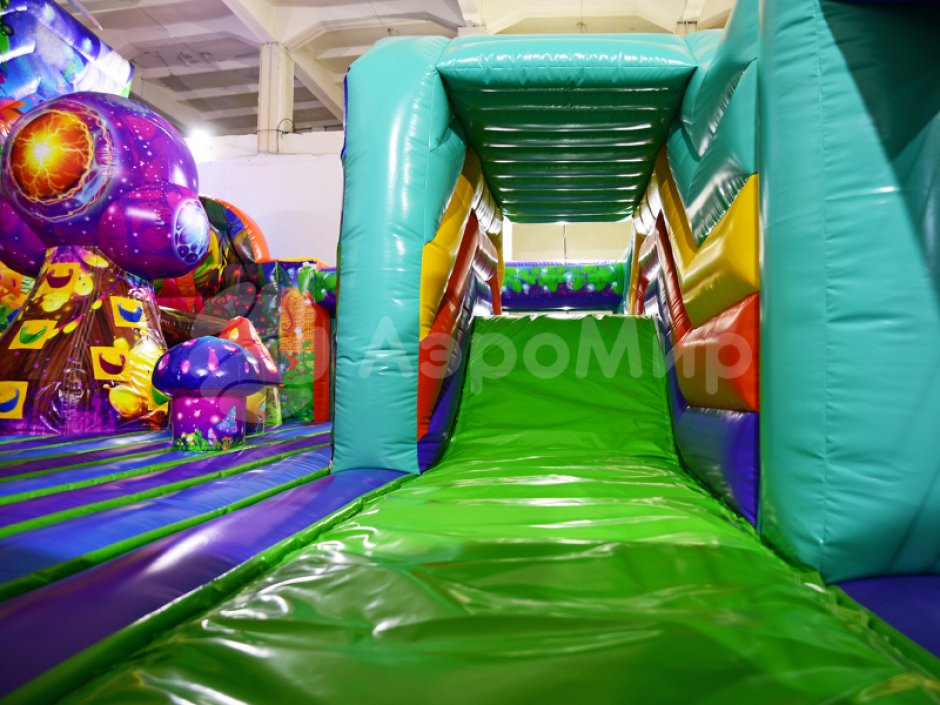 Большая фантазия — надувной батут площадью 110 м²