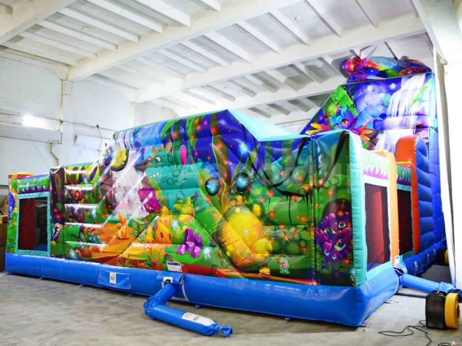 Большая фантазия — надувной батут площадью 110 м²