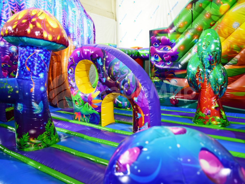 Большая фантазия — надувной батут площадью 110 м²