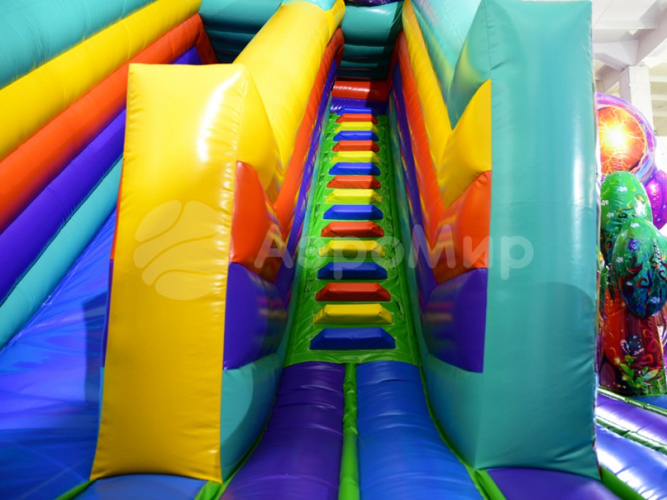 Большая фантазия — надувной батут площадью 110 м²