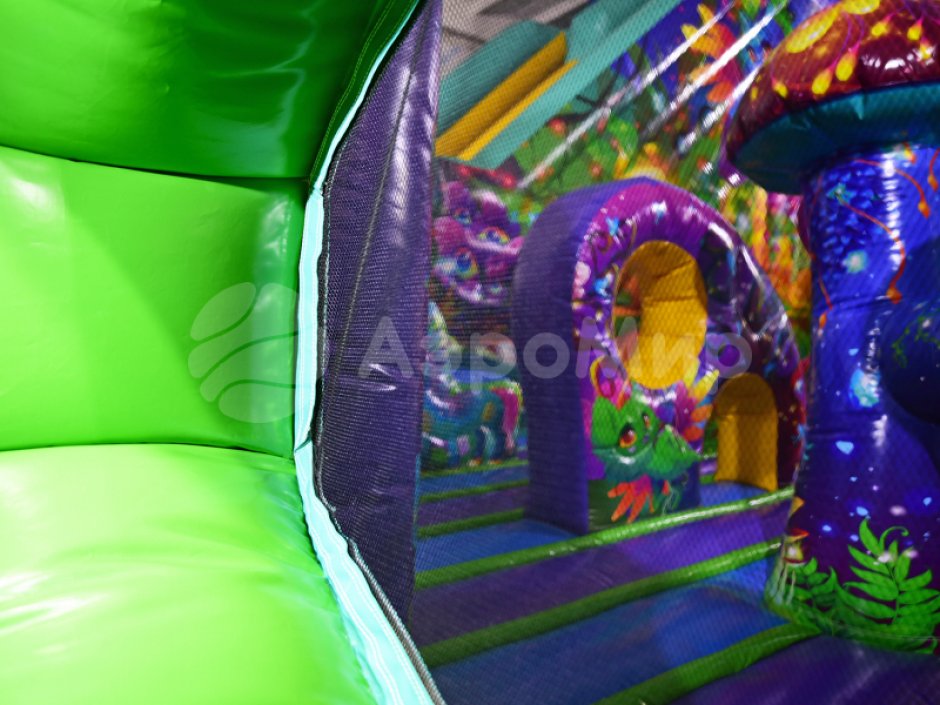 Большая фантазия — надувной батут площадью 110 м²