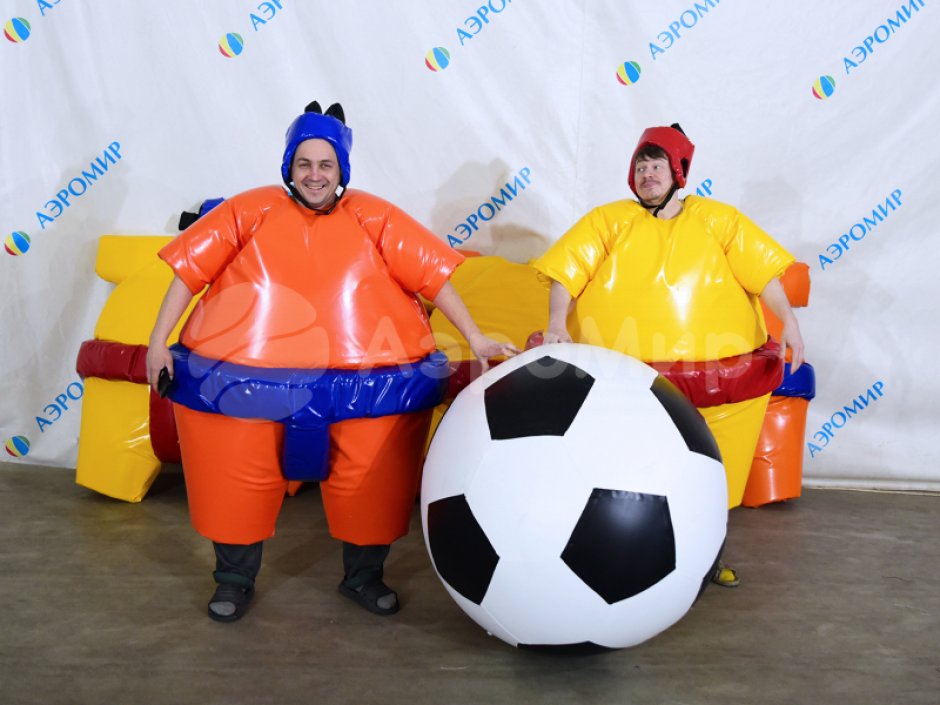 Сумобол — забавный командный аттракцион с большим мячом