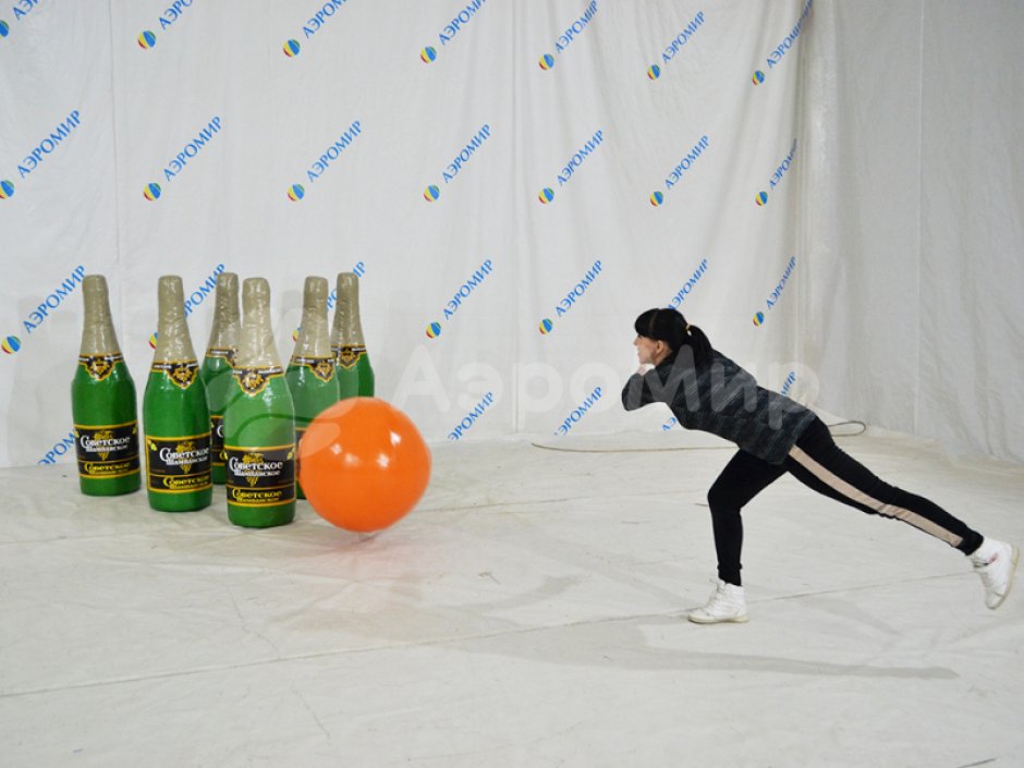 Командный аттракцион Кегли Шампанское — популярная праздничная игра в боулинг