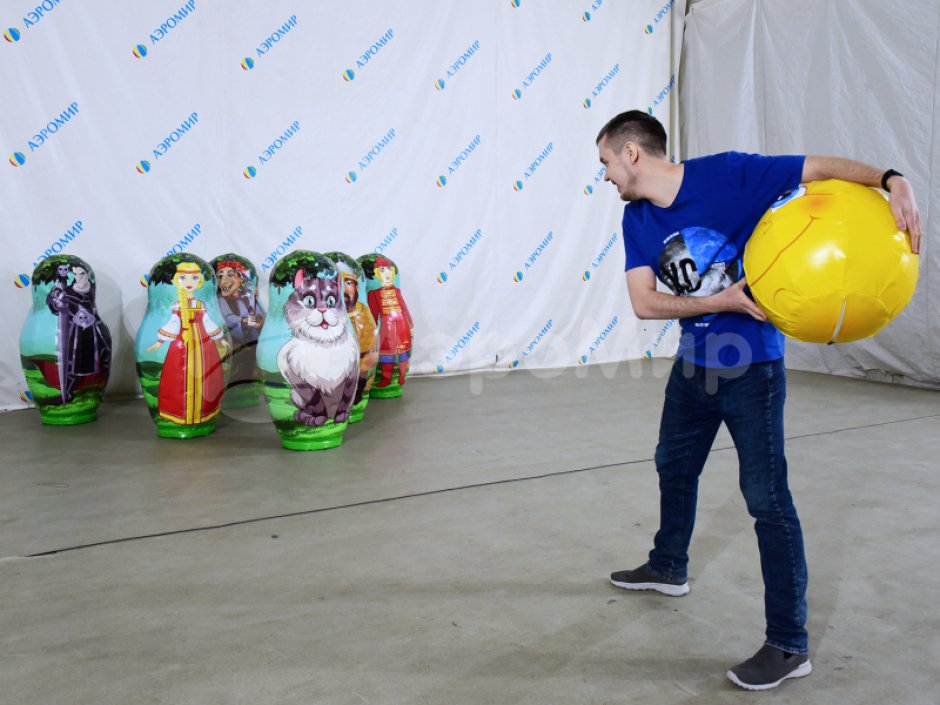 Большие надувные кегли с мячом