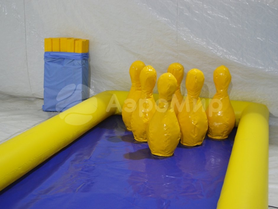 Гигантский боулинг — надувное игровое поле и мягкие кегли больших размеров