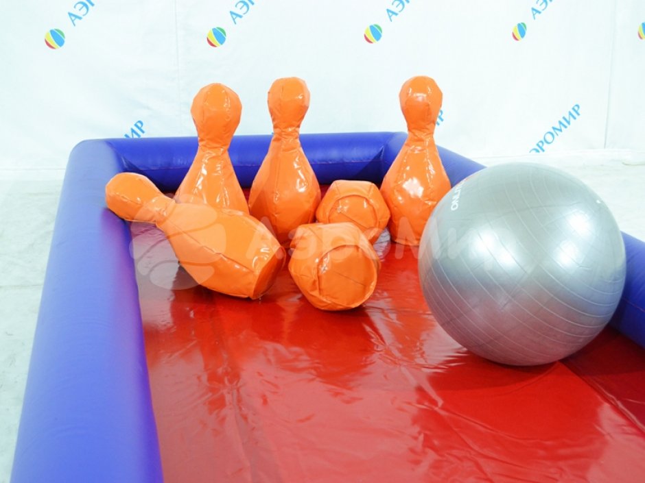Гигантский боулинг — надувное игровое поле и мягкие кегли больших размеров