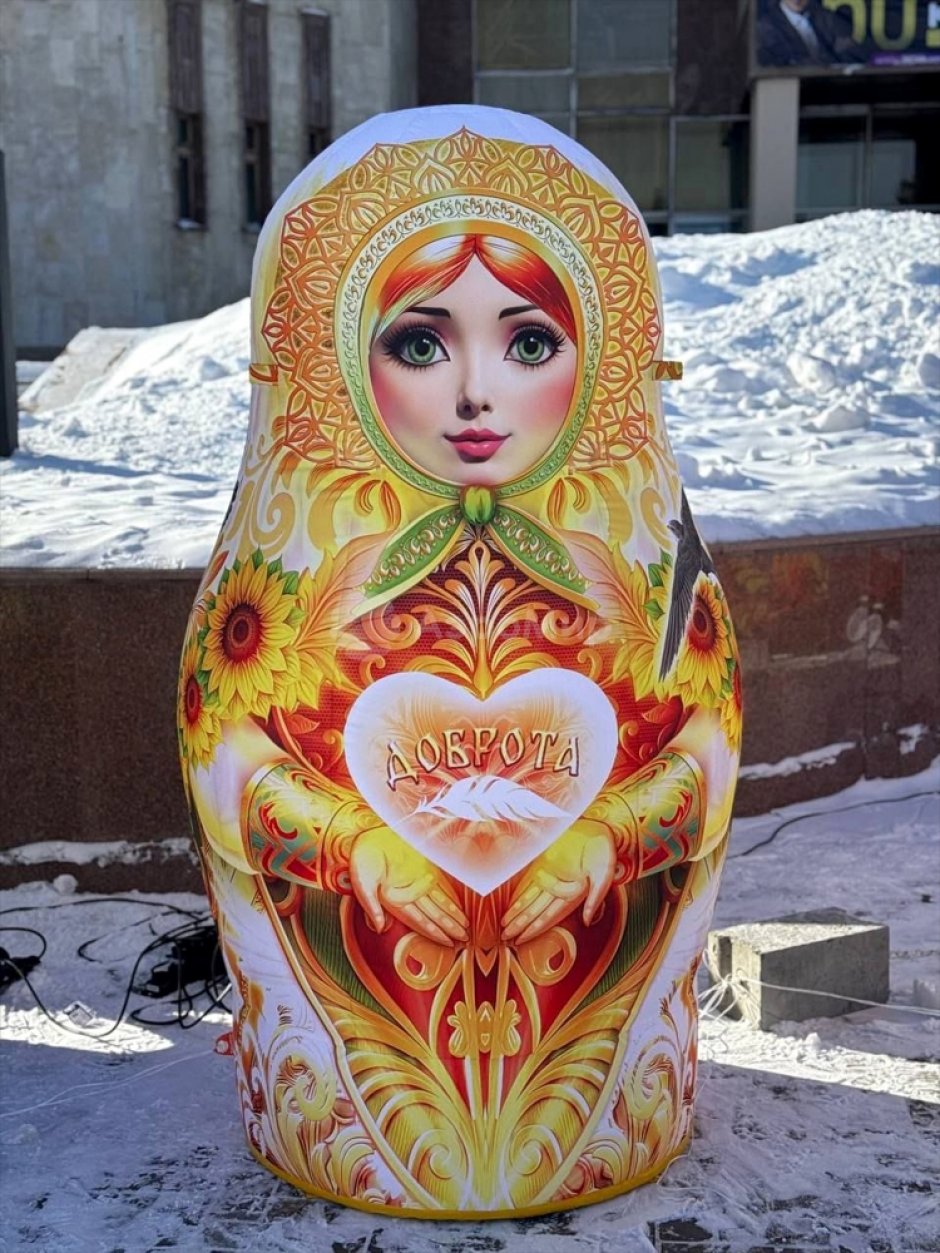 Гигантская надувная матрёшка