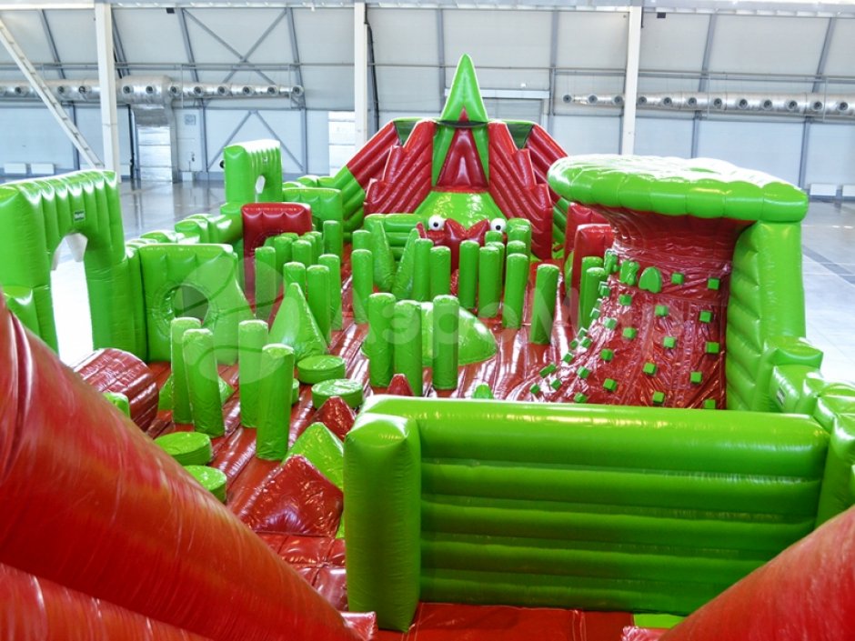 Гигантский надувной батут Бука-Парк — айр парк общей площадью 302 м²