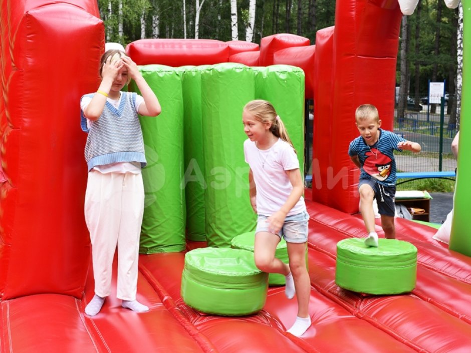 Гигантский надувной батут Бука-Парк — айр парк общей площадью 302 м²