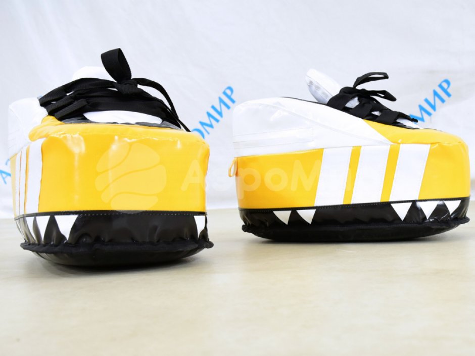 Гигантские бутсы — для эстафет, конкурсов и веселых забегов