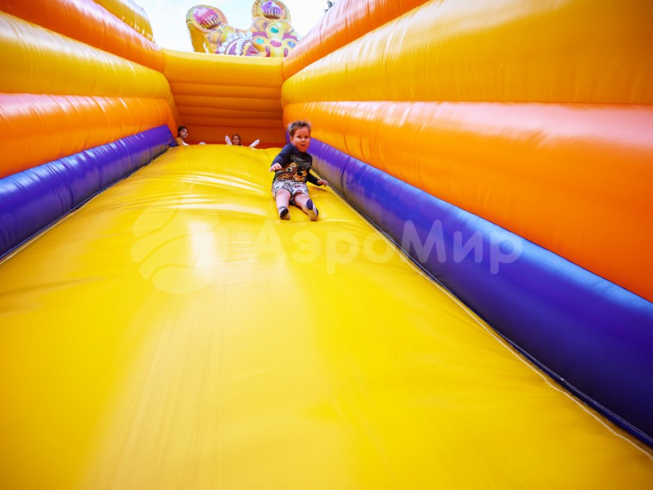 Надувной парк — Царь батут, площадью 300 м²