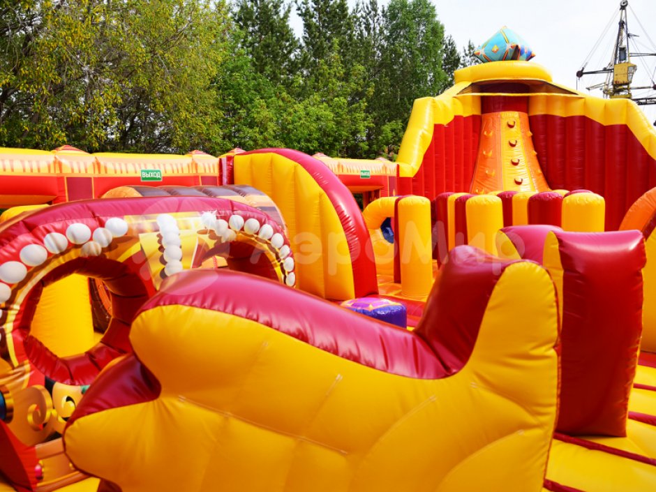 Коммерческий надувной Царь батут, площадью 200 м²