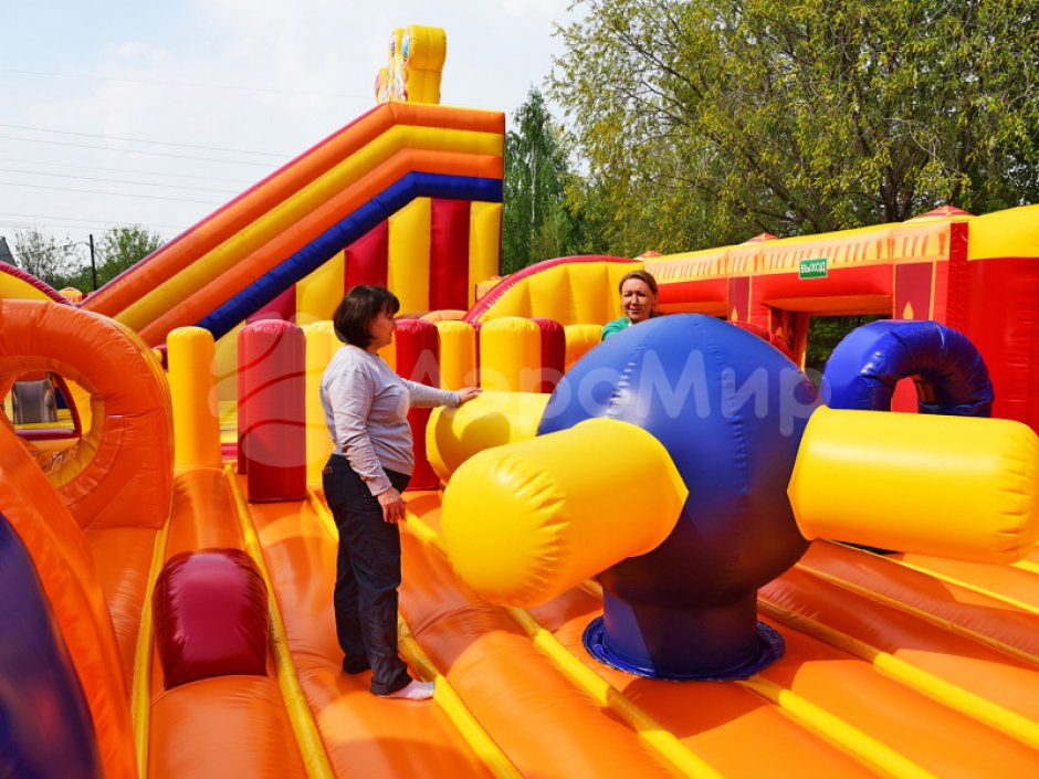 Надувной парк — Царь батут, площадью 300 м²