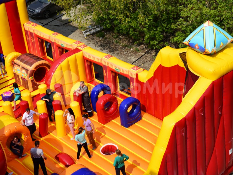 Надувной парк — Царь батут, площадью 300 м²