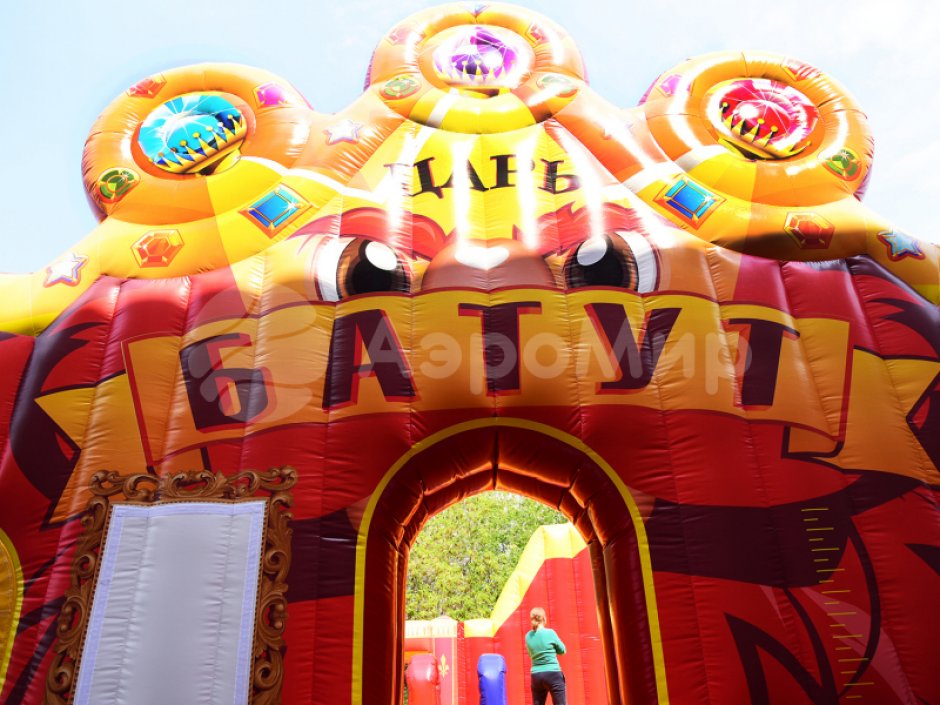 Коммерческий надувной Царь батут, площадью 200 м²