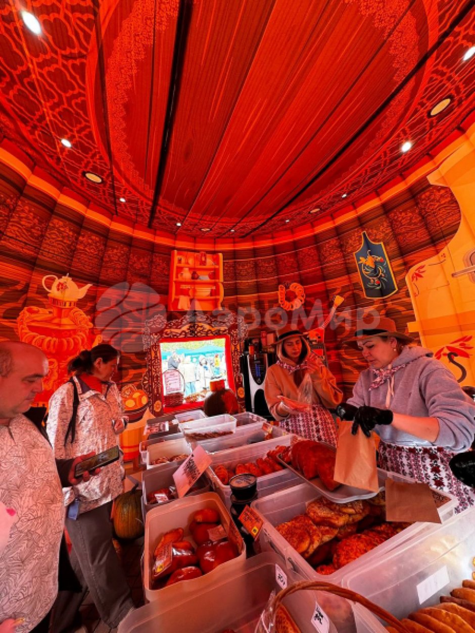 Надувной чайник-дом — для праздников, выставок и торговли