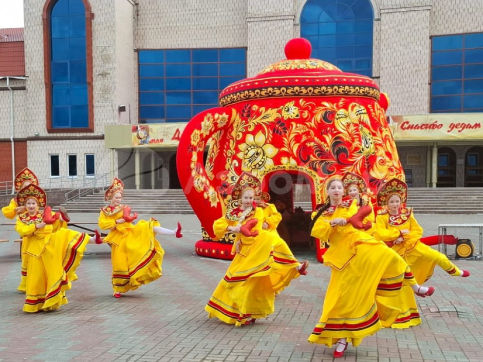 Надувной чайник-дом — для праздников, выставок и торговли