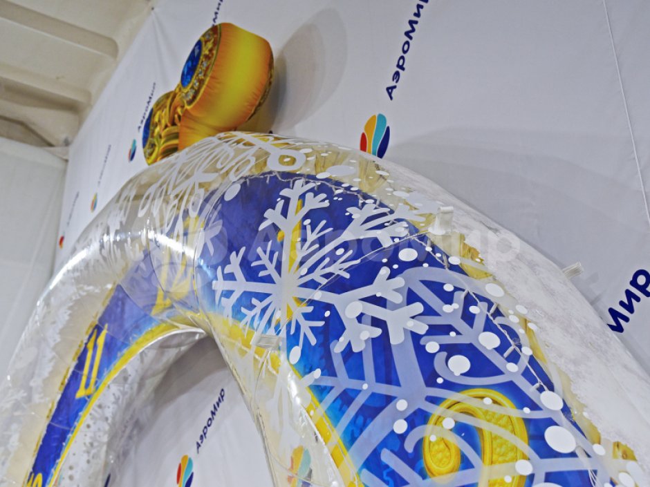 Новогодние часы — большая праздничная арка