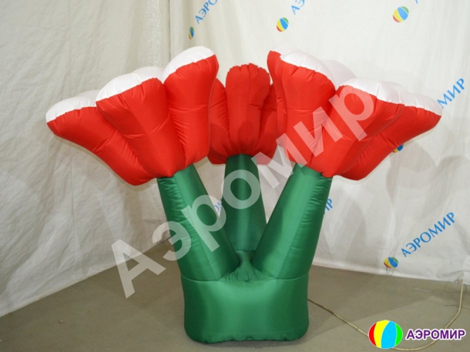 Надувные цветы в букете — композиция из трех цветков
