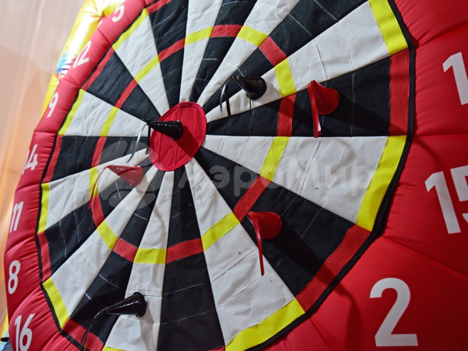 Надувной дартс