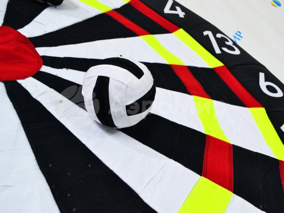 Надувной футбольный дартс на липе