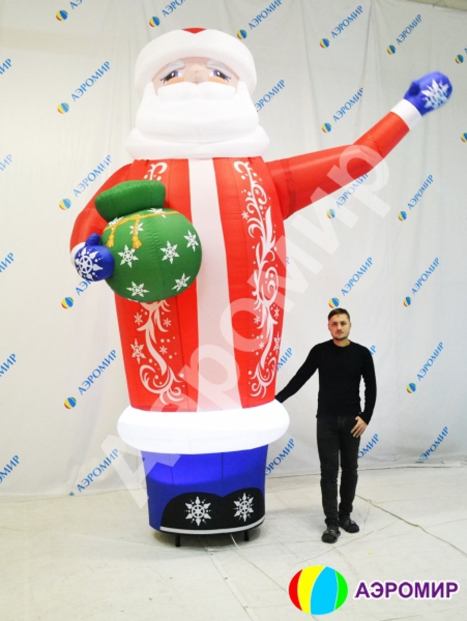 Дед Мороз — фигура с эффектом машущей руки и подарком