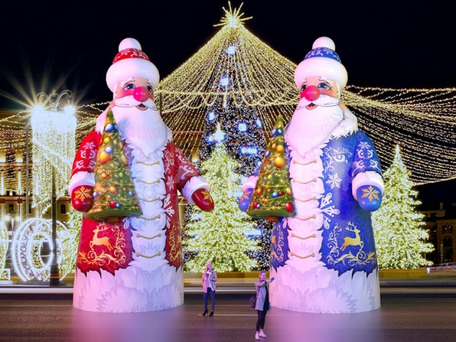 Надувной гигантский Дед Мороз — высота фигуры 10 метров