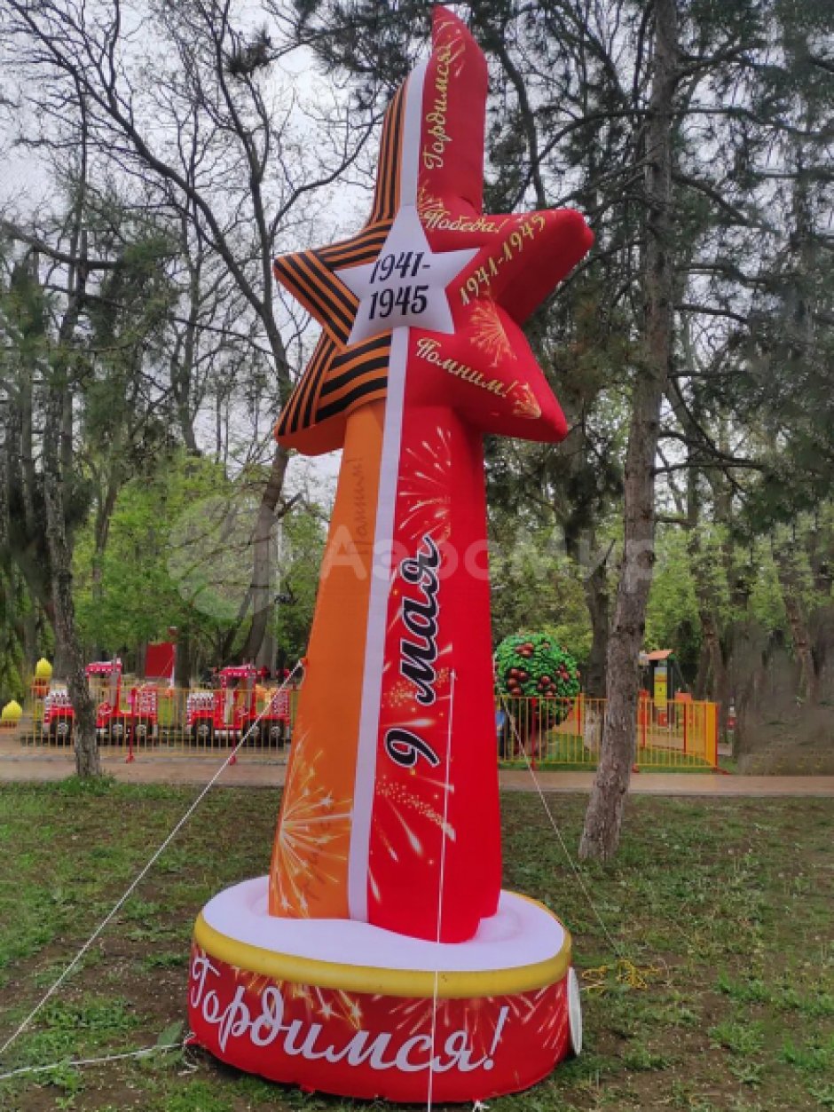 Стела со звездой — надувная фигура для торжественного оформления 9 мая и Дня Победы