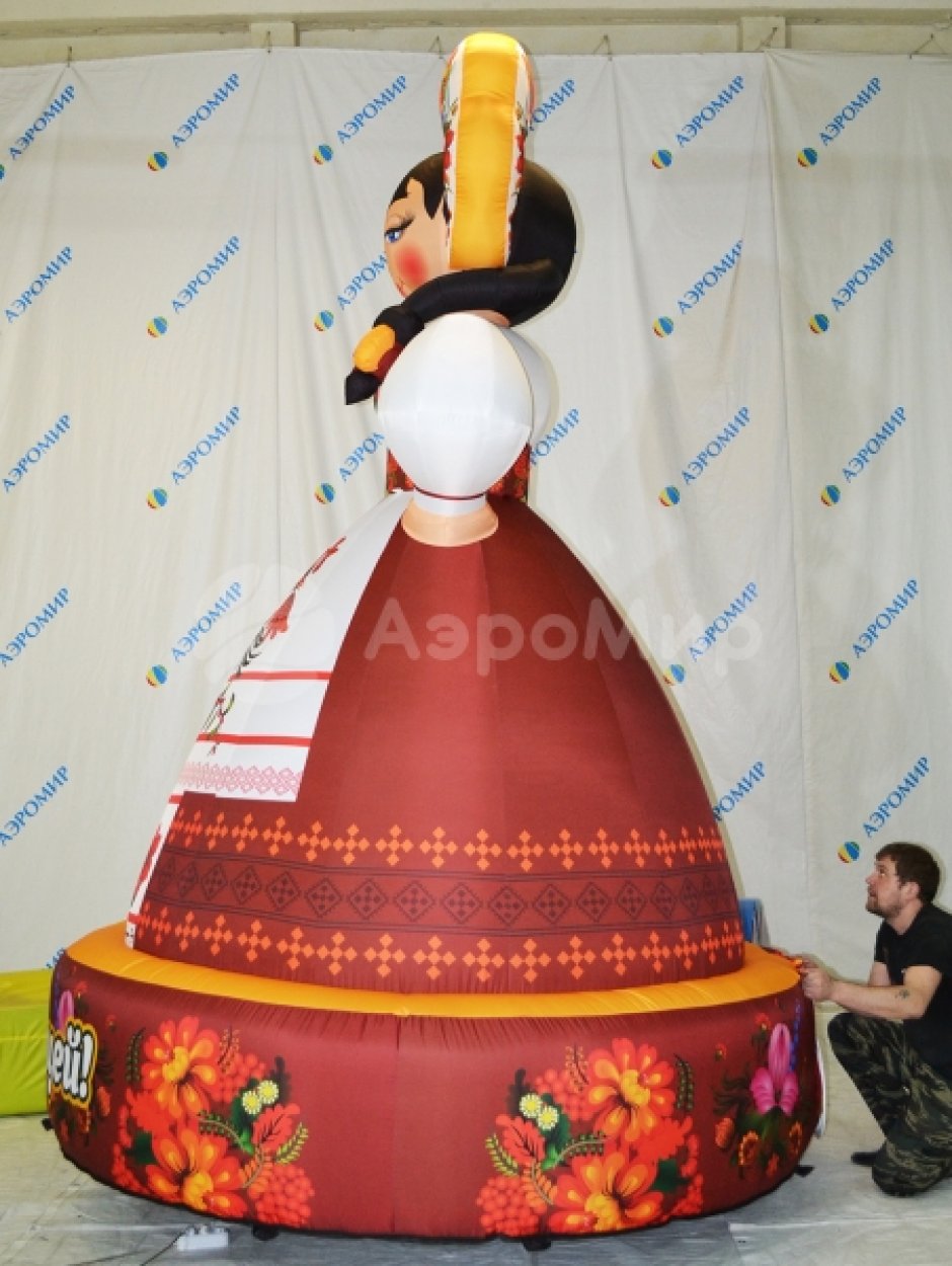 Девушка Масленица — надувная декоративная фигура