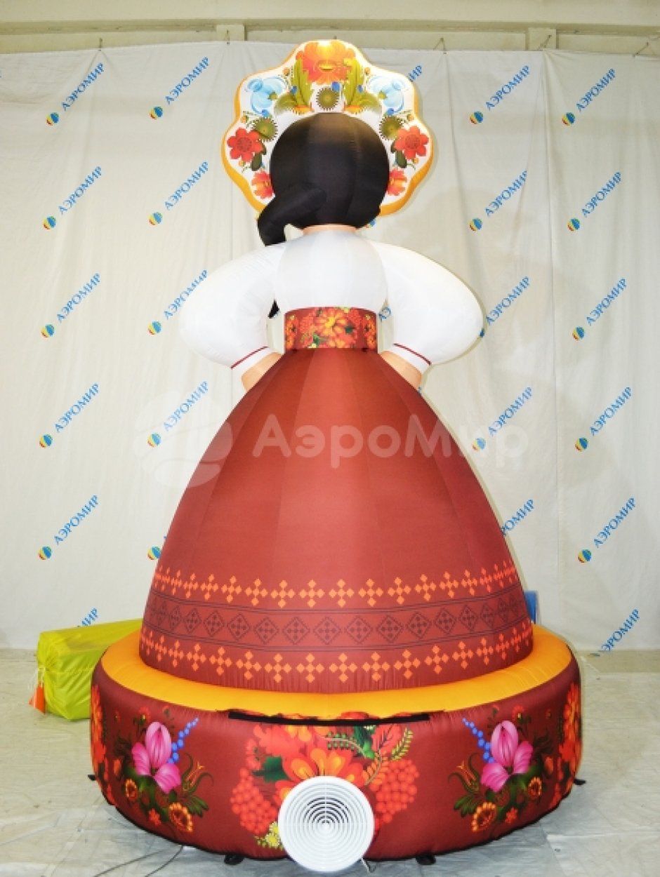 Девушка Масленица — надувная декоративная фигура