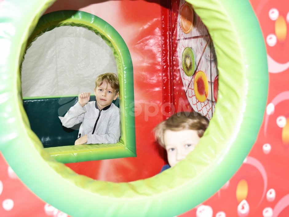 Домик клубничка — мягкий игровой дом с сухим бассейном
