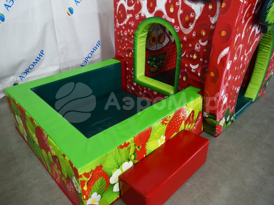 Домик клубничка — мягкий игровой дом с сухим бассейном