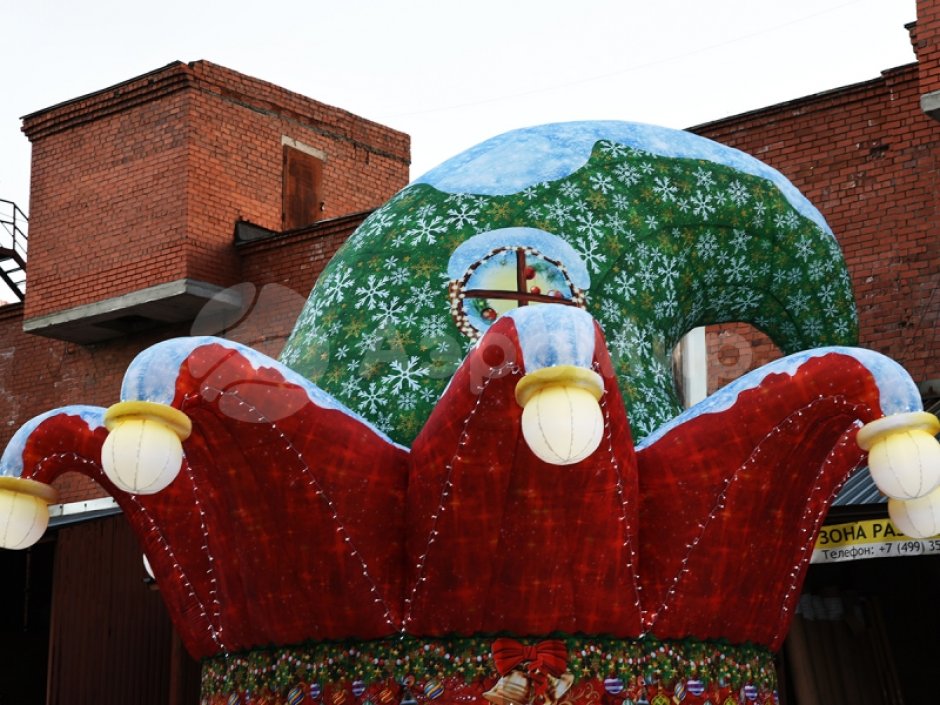 Колпак дом — новогодняя надувная конструкция с фотозоной внутри