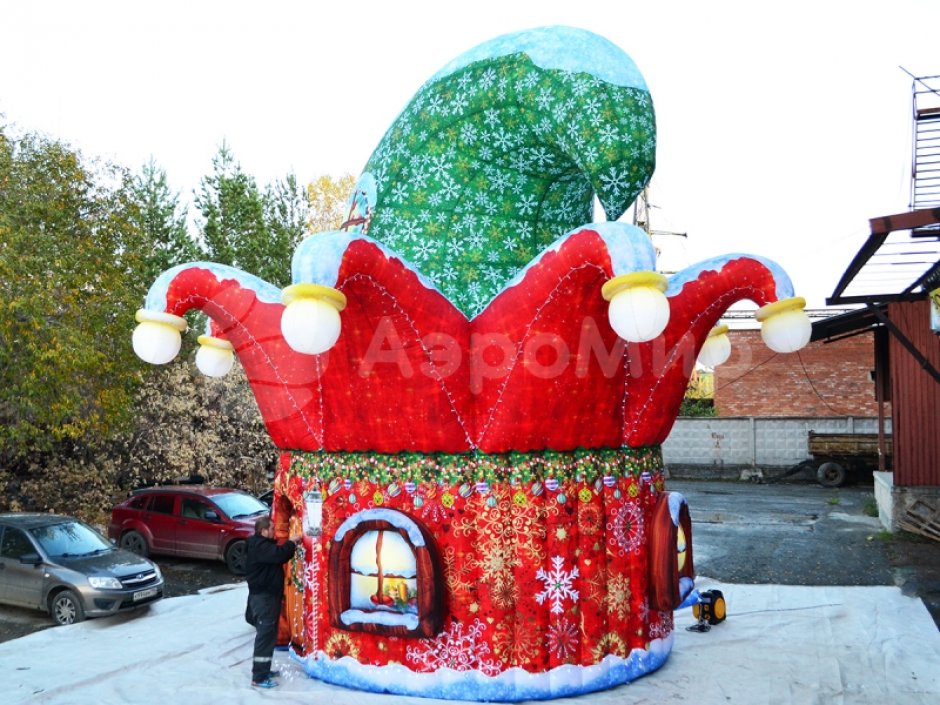 Колпак дом — новогодняя надувная конструкция с фотозоной внутри